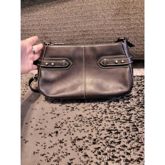 Etienne Aigner black leather purse - Picture 3 of 11